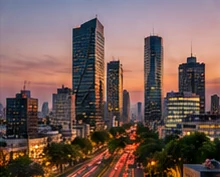 Paisaje urbano al atardecer